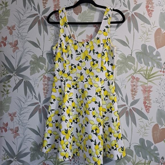 Divided Lemon Print Sleeveless Dress Size 10. Small Spot - Picture 1 of 8